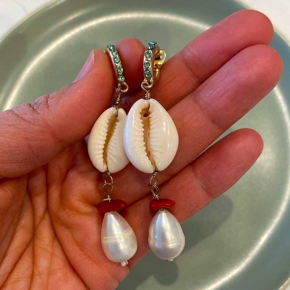 Elegant Shell and Pearl Drop Earrings NWOT